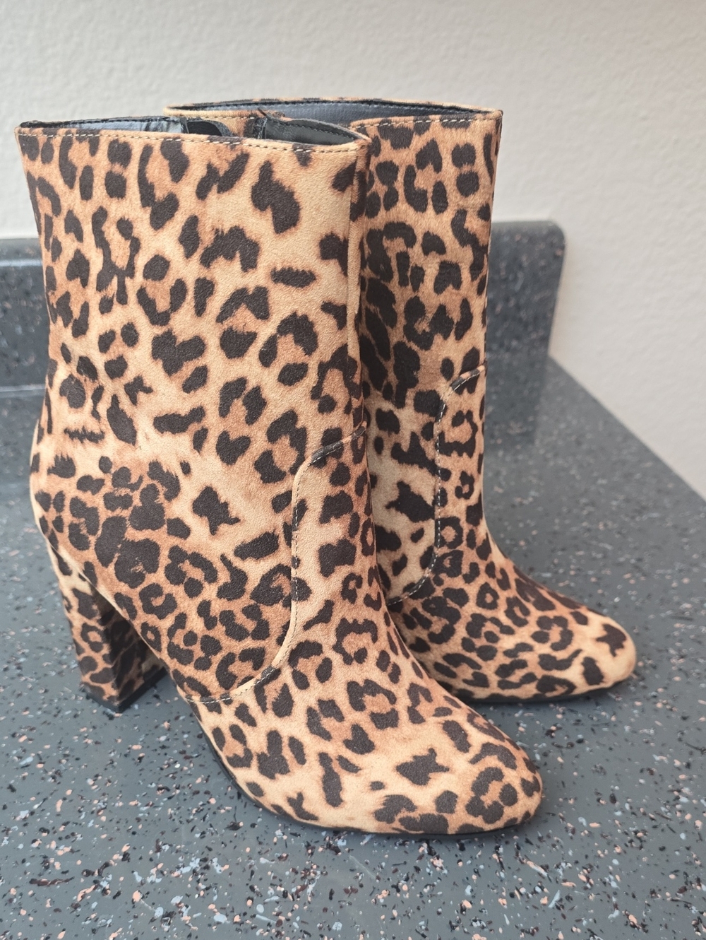 Heart In D Leopard Print Ankle Boots -Women's Fashion Booties. NEW